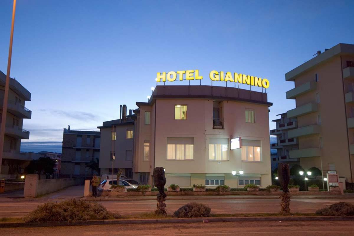 Hotel Giannino Порто-Реканаті Екстер'єр фото